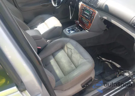 2004 Volkswagen Passat Glx from USA, damaged, VIN WVWRH63BX4P093381